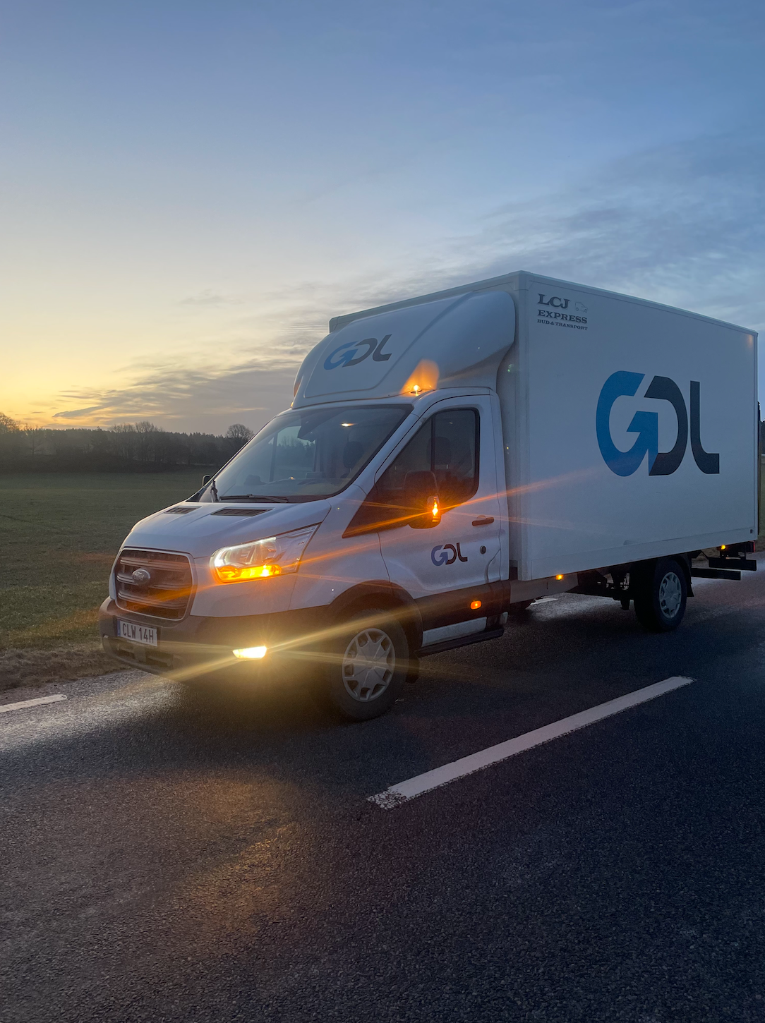 Horse transport in Swedish countryside